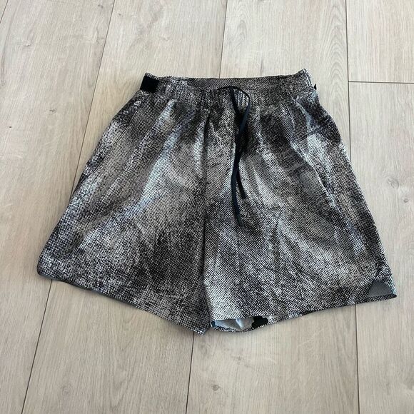 Lululemon men’s shorts size S - Picture 1 of 7